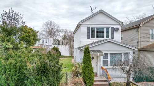 7025 71st Pl, Glendale, NY, 11385-7326 | Card Image