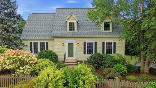 13 Hanover Ln, Derry, NH, 03038-1200 | Card Image