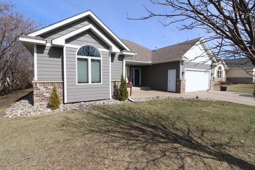 211 8th Ave Nw, New Prague, MN, 56071-4605 | Card Image