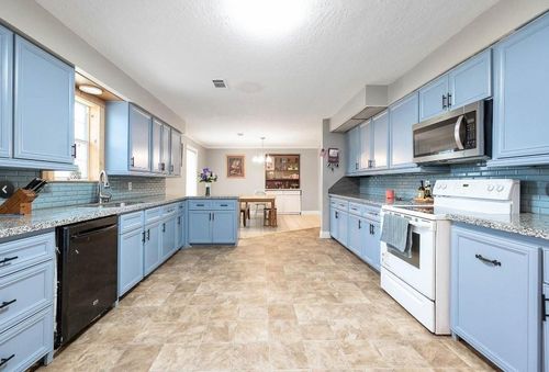 701 Alamo St, El Campo, TX, 77437-5521 | Card Image