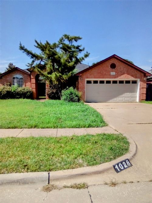 1028 Brandy Station Rd, Grand Prairie, TX, 75052-1642 | Card Image