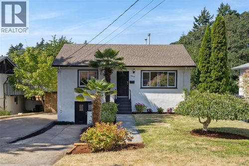 1042 Lodge Ave, Victoria, BC, V8X3A8 | Card Image
