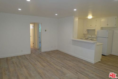 apt-206-1301 N Mansfield Ave, Los Angeles, CA, 90028-7937 | Card Image