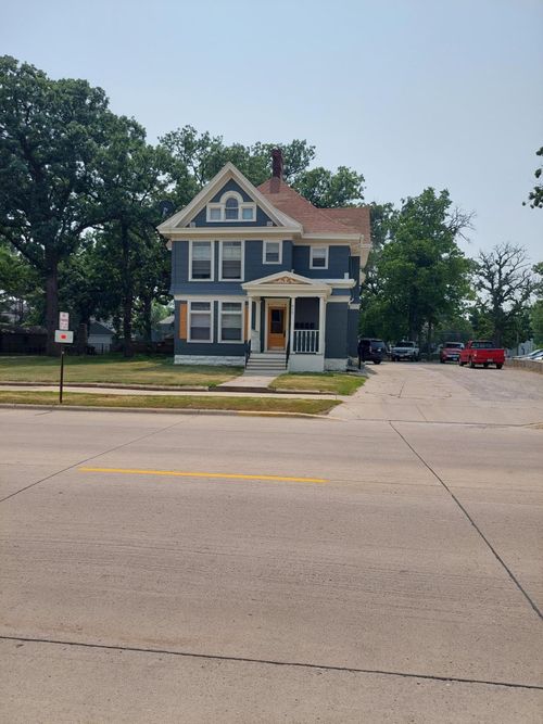 915 1st Dr Nw, Austin, MN, 55912-2940 | Card Image