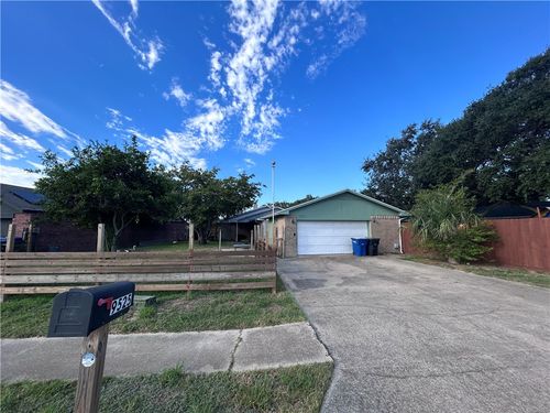 9525 Lovebird St, Corpus Christi, TX, 78418-5013 | Card Image