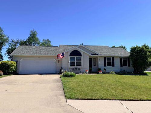979 Highfield Ct, Middlebury, IN, 46540-9235 | Card Image