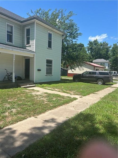 209 S Prairie St, Yates Center, KS, 66783-1738 | Card Image