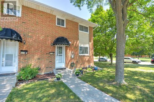 1-9372 Esplanade Dr, Windsor, ON, N8R2A3 | Card Image