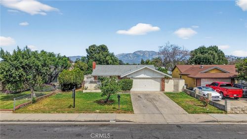 214 W Locust St, Ontario, CA, 91762-5859 | Card Image