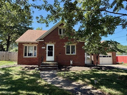 5818 Chestnut Hills Dr, Parma, OH, 44129-3521 | Card Image