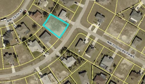 702 Nw Douglas Cir, Cape Coral, FL, 33993-8617 | Card Image