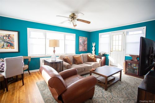 274 W Walnut St, Long Beach, NY, 11561-3215 | Card Image