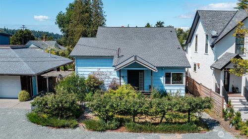 307 Center St, La Conner, WA, 98257-7025 | Card Image