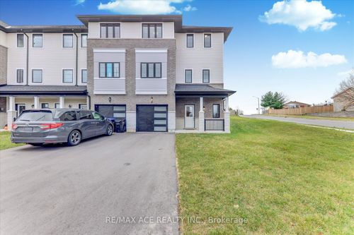 2 Lahey Cres, Penetanguishene, ON, L9M0W1 | Card Image