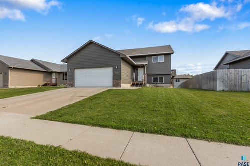 6525 W Amber St Street, Sioux Falls, SD, 57107 | Card Image