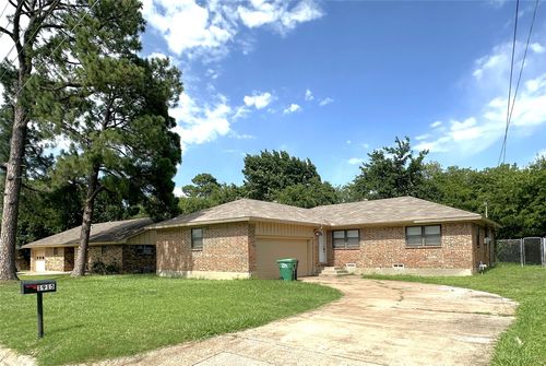 1915 Leslie St, Denton, TX, 76205-5911 | Card Image