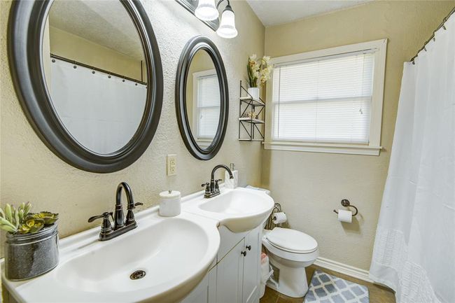 131 Laurel St, House other with 4 bedrooms, 1 bathrooms and 1 parking in Lake Jackson TX | Image 22