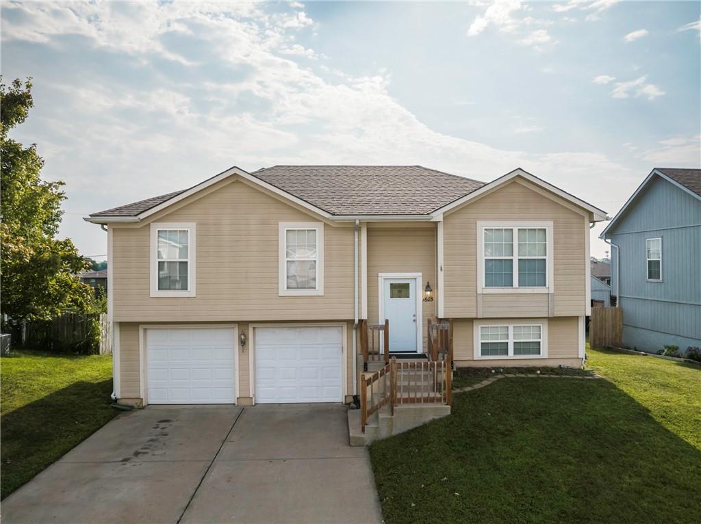 Hartford Rd, Independence, MO 64058