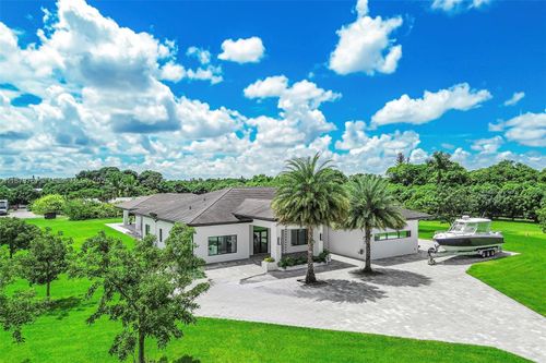 17950 Sw 192nd St, Miami, FL, 33187-2022 | Card Image