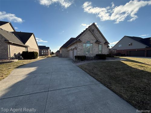 57584 Apple Creek Drive, Washington Township, MI, 48094 | Card Image