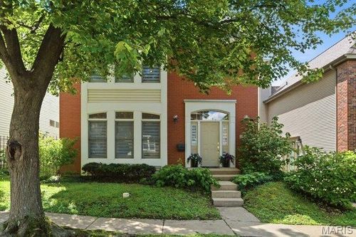 911 Morehouse Ln, University City, MO, 63130-2157 | Card Image
