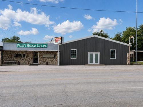 424 N Texas St, De Leon, TX, 76444-1516 | Card Image