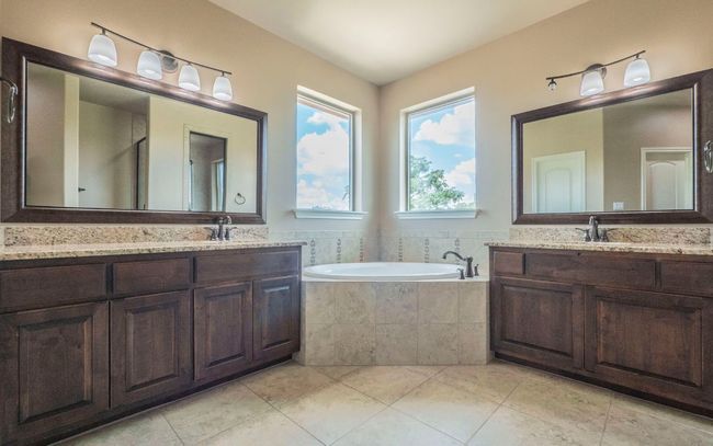 101 Stephanie Ln, House other with 4 bedrooms, 4 bathrooms and 4 parking in Lakeway TX | Image 17