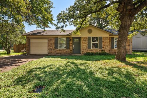 5701 Guildwood Dr, Arlington, TX, 76017-4730 | Card Image