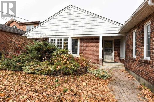 90 Centre Ave, North York, ON, M2M2L6 | Card Image