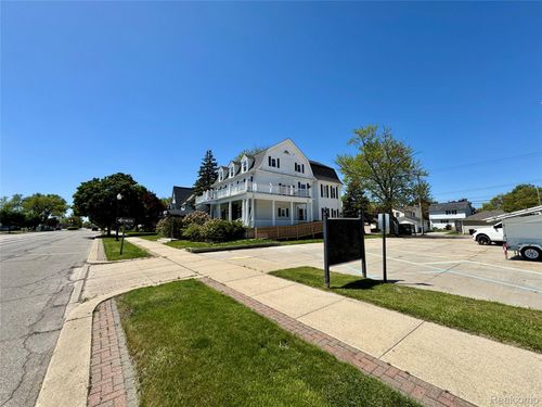 2156 Jefferson Ave, Trenton, MI, 48183-2113 | Card Image