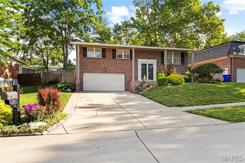 1225 Wissmann Dr, Ballwin, MO, 63011-4362 | Card Image