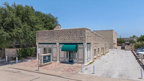 111 S Houston St, Granbury, TX, 76048-1147 | Card Image
