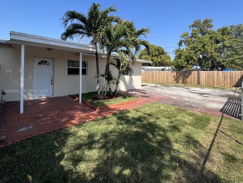 991 E 20th St, Hialeah, FL, 33013-4216 | Card Image