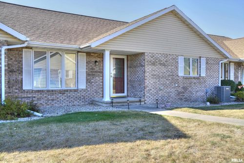 217 Scotch Pine Dr, Macomb, IL, 61455-8286 | Card Image