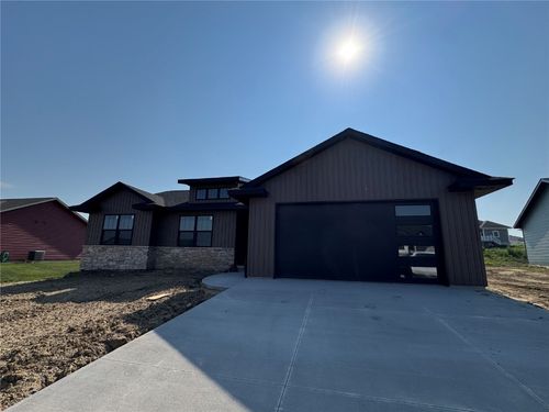 435 Council St, Anamosa, IA, 52205-4713 | Card Image
