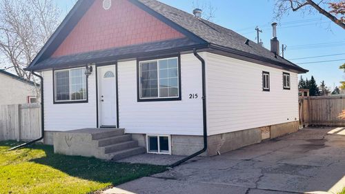 215 4th Avenue E, Bow Island, AB, T0K0G0 | Card Image