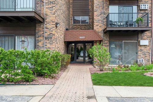 apt-203-8901 N Western Ave, Des Plaines, IL, 60016-5533 | Card Image