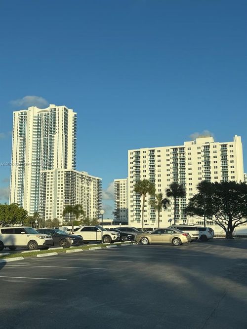 406-800 Parkview Dr, Hallandale Beach, FL, 33009-8900 | Card Image
