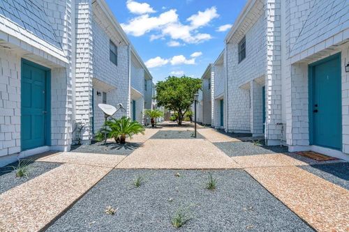 12-928 10th St, Galveston, TX, 77550-5158 | Card Image