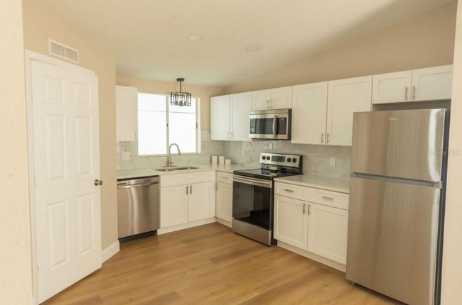 1220 Zapata Pl, House other with 2 bedrooms, 2 bathrooms and null parking in LADY LAKE FL | Image 5