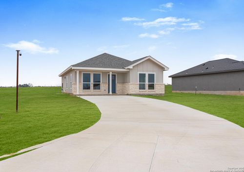 140 Camino Verde Ct, La Vernia, TX, 78121-5055 | Card Image