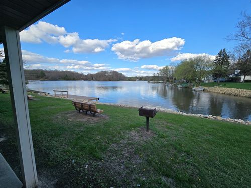 211 Maple Lane, Dixon, IL, 61021 | Card Image