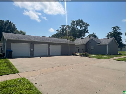 626 3rd St Sw, Le Mars, IA, 51031-1806 | Card Image