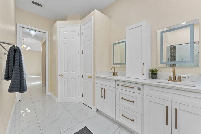 10310 Carroll Cove Pl, House other with 4 bedrooms, 4 bathrooms and null parking in Tampa FL | Image 39