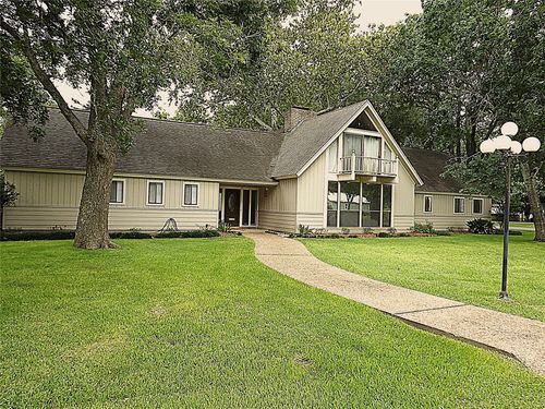 130 3rd Ave, Columbus, TX, 78934-1861 | Card Image