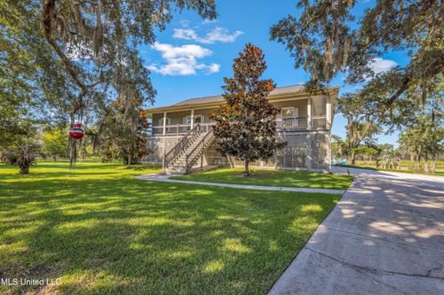 10125 Choctaw Dr, Bay Saint Louis, MS, 39520-9184 | Card Image