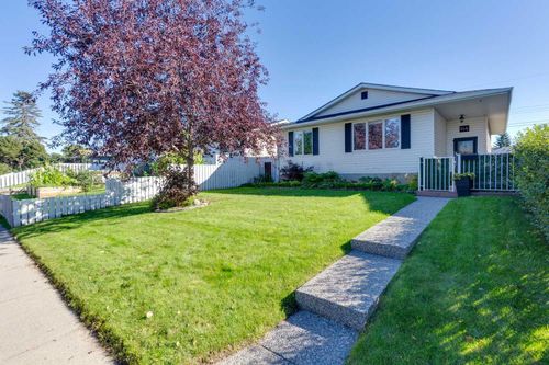 144 Dovercliffe Way Se, Calgary, AB, T2B1W7 | Card Image