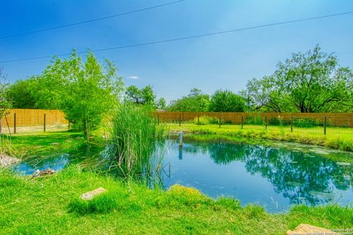 18883 Lagloria Rd, Elmendorf, TX, 78112-3641 | Card Image