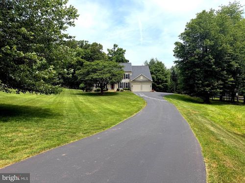 7103 New Kensington Ct, WARRENTON, VA, 20187-8901 | Card Image