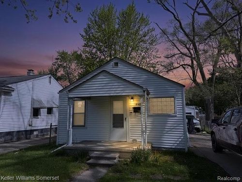 8499 Chapp Ave, Warren, MI, 48089-1719 | Card Image